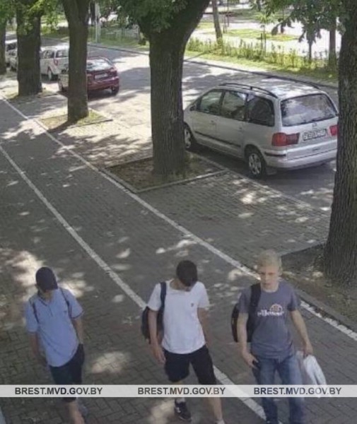 В Бресте разыскивают молодых парней. Находились в кафе на Советской