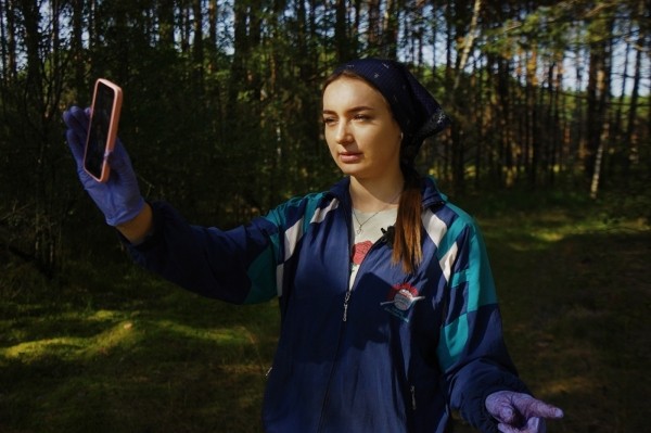 Заработала на чернике, чтобы купить iPhone 13 — девушка из Кобринского района рассказала, чем занимается и о чем мечтает Заработала на чернике, чтобы купить iPhone 13 — девушка из Кобринского района рассказала, чем занимается и о чем мечтает