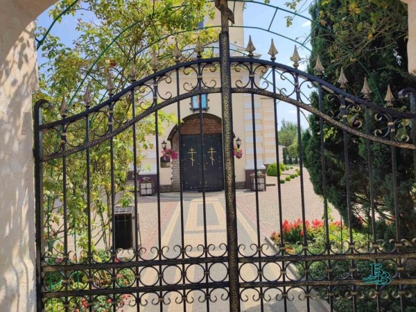 Сакральный памятник Прибужья – церковь Святого Архангела Михаила, расположенная в живописном агрогородке Остромечево Сакральный памятник Прибужья – церковь Святого Архангела Михаила, расположенная в живописном агрогородке Остромечево