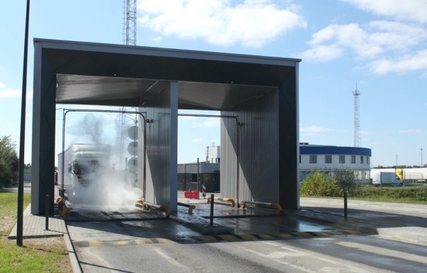 Что говорят водители об обязательной дезинфекции транспорта на границе