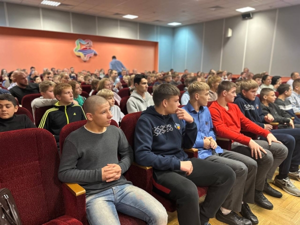 Знаменитый борец Александр Карелин посещает Брест