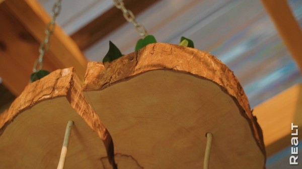 «Мечтаю, что мы здесь состаримся». Семья с тремя детьми купила обычную дачу и круто ее обновляет