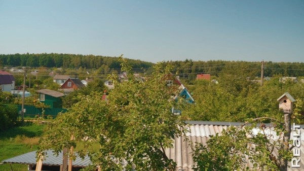 «Мечтаю, что мы здесь состаримся». Семья с тремя детьми купила обычную дачу и круто ее обновляет