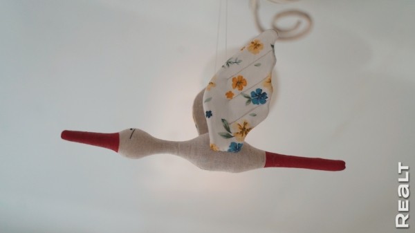 «Мечтаю, что мы здесь состаримся». Семья с тремя детьми купила обычную дачу и круто ее обновляет