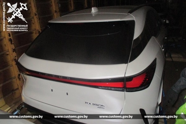 В ж/д вагоне, который должен был быть пустым, нашли автомобили на 500 тысяч долларов