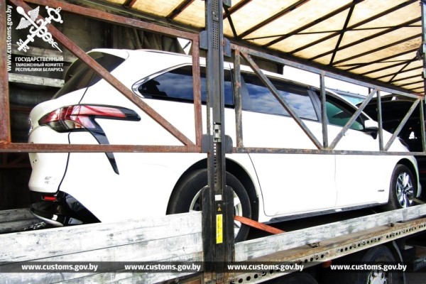 Две «Тойоты» за $30 тысяч ввозили в Беларусь. Цена оказалась неверной Две «Тойоты» за $30 тысяч ввозили в Беларусь. Цена оказалась неверной