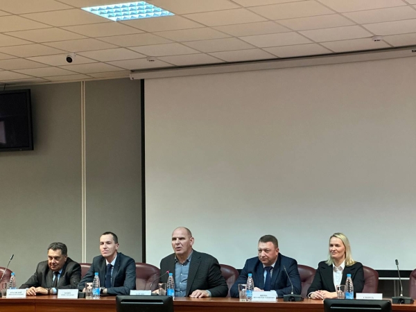 Знаменитый борец Александр Карелин посещает Брест