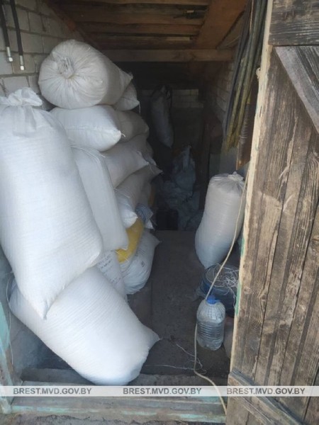 В Брестской области милиционеры выявили факты незаконного хранения топлива и комбикорма