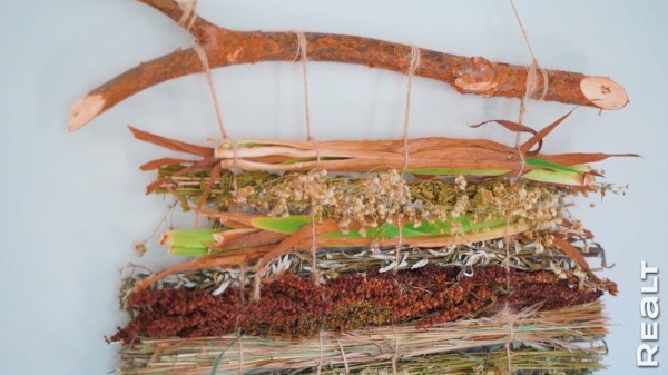 «Мечтаю, что мы здесь состаримся». Семья с тремя детьми купила обычную дачу и круто ее обновляет