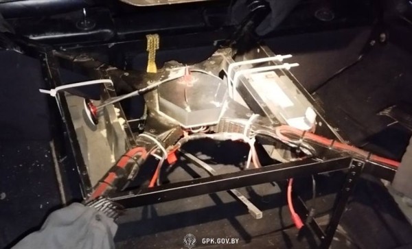 Водитель разбил Audi, удирая от пограничников