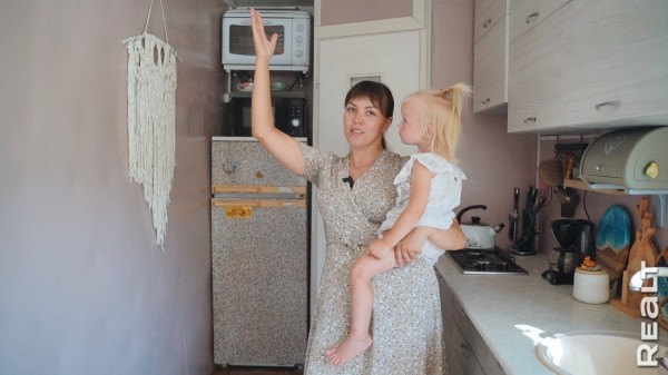 «Мечтаю, что мы здесь состаримся». Семья с тремя детьми купила обычную дачу и круто ее обновляет