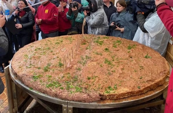 Самую большую котлету приготовили в Беларуси Самую большую котлету приготовили в Беларуси