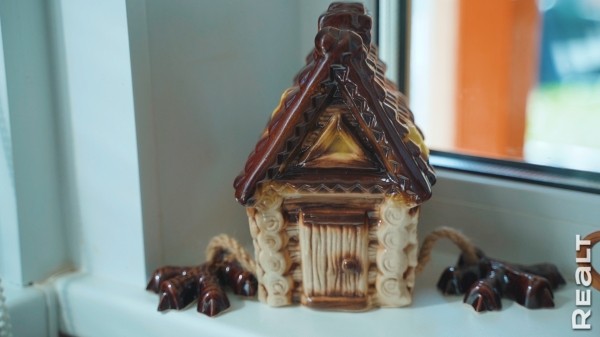 «Мечтаю, что мы здесь состаримся». Семья с тремя детьми купила обычную дачу и круто ее обновляет