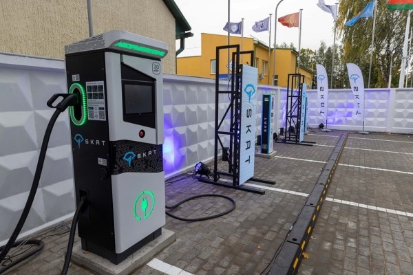 В Беларуси появился новый бренд ЭЗС. Первую станцию открыли в Колодищах