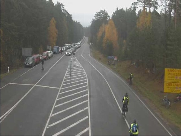 Очередные изменения? На литовской границе велосипедисты стоят в общей очереди с авто Очередные изменения? На литовской границе велосипедисты стоят в общей очереди с авто