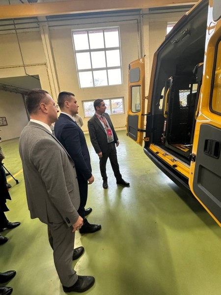 На ОАО «Брестмаш» состоялась торжественная церемония передачи специально оборудованного транспорта учреждениям образования Брестской области