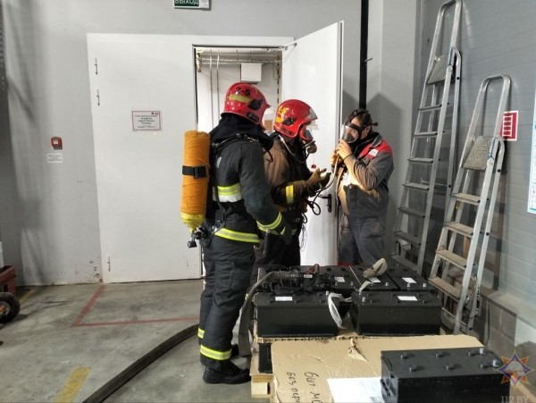 Учения МЧС прошли на аккумуляторном заводе под Брестом Учения МЧС прошли на аккумуляторном заводе под Брестом