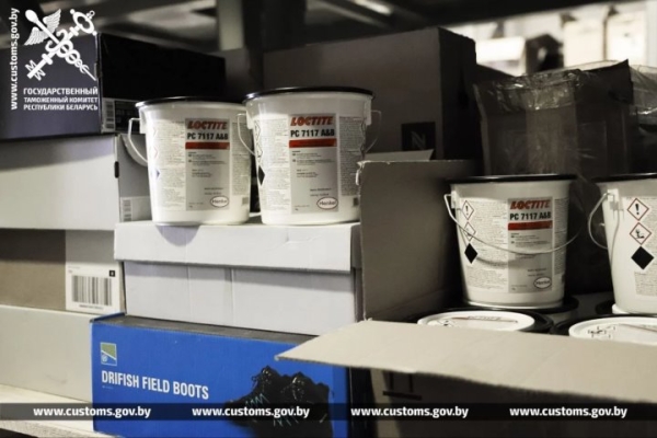 Таможня остановила микроавтобус на трассе – у водителя не оказалось документов на груз Таможня остановила микроавтобус на трассе – у водителя не оказалось документов на груз