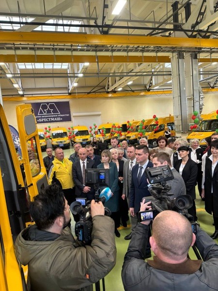 На ОАО «Брестмаш» состоялась торжественная церемония передачи специально оборудованного транспорта учреждениям образования Брестской области