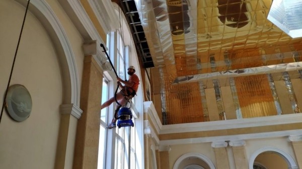 «У меня тоже иногда кровь стынет в жилах». Промышленный альпинист рассказал о своей работе и заработке «У меня тоже иногда кровь стынет в жилах». Промышленный альпинист рассказал о своей работе и заработке