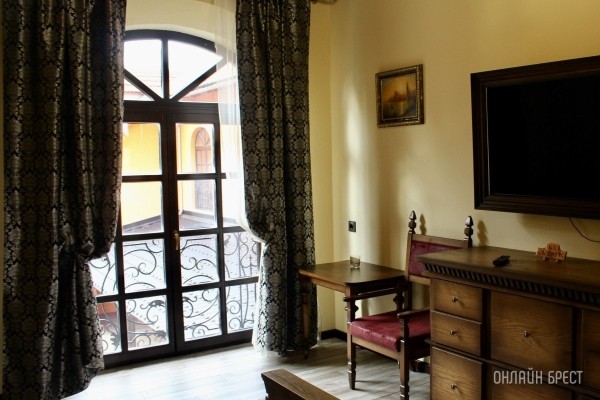 Запланируйте семейный отдых на антуражной вилле с бассейном и рестораном недалеко от Бреста. Аренда номеров, празднование торжеств в Villa Boutique Hotel Запланируйте семейный отдых на антуражной вилле с бассейном и рестораном недалеко от Бреста. Аренда номеров, празднование торжеств в Villa Boutique Hotel