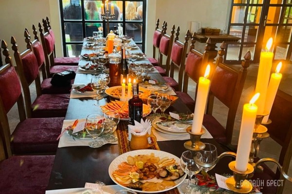 Запланируйте семейный отдых на антуражной вилле с бассейном и рестораном недалеко от Бреста. Аренда номеров, празднование торжеств в Villa Boutique Hotel Запланируйте семейный отдых на антуражной вилле с бассейном и рестораном недалеко от Бреста. Аренда номеров, празднование торжеств в Villa Boutique Hotel