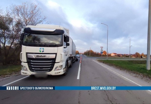 Сел пьяным за руль и врезался в грузовик. Подробности сегодняшнего ДТП в Бресте