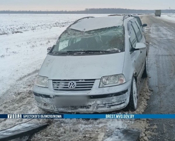 Volkswagen перевернулся в Ивацевичском районе. Подробности ДТП