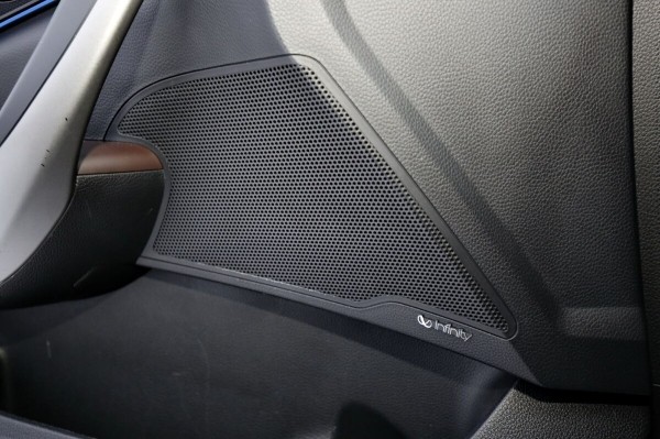 «Отъездил десять лет и ни на секунду не пожалел!». Белорус о владении корейским бизнес-седаном Hyundai Grandeur