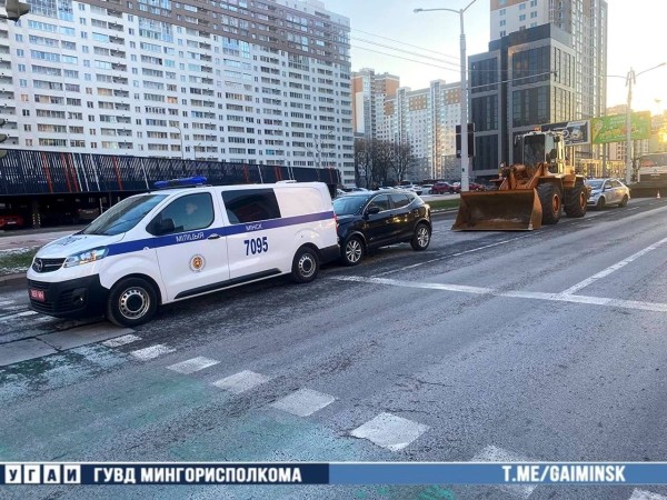 В Минске пьяная женщина с ребенком в салоне врезалась в милицейский автомобиль
