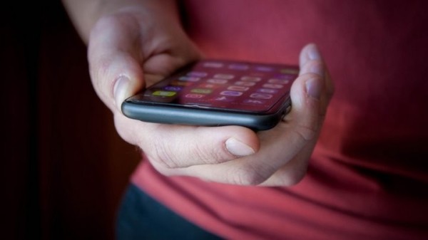 «Храните дома больше 1000 рублей?» Разговор с мошенником, который освоил что-то новое