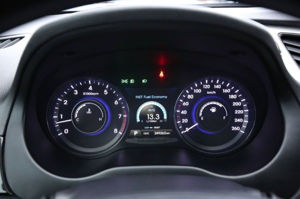 «Отъездил десять лет и ни на секунду не пожалел!». Белорус о владении корейским бизнес-седаном Hyundai Grandeur