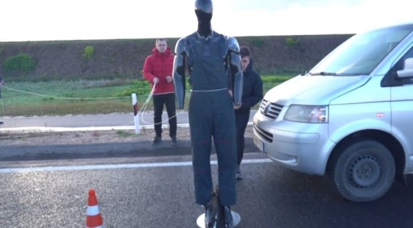 Милиция наглядно показала, как несколько секунд могут сломать жизнь пешеходу и судьбу водителю