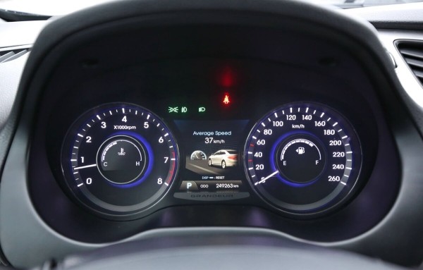 «Отъездил десять лет и ни на секунду не пожалел!». Белорус о владении корейским бизнес-седаном Hyundai Grandeur