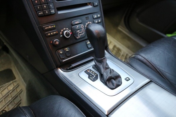 Год не может расстаться с машиной. Белорус продаёт 15-летний Volvo XC90, а никто не берёт! Почему?