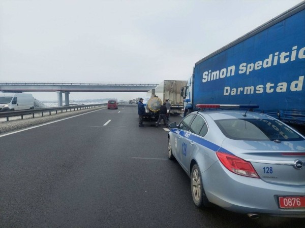 Дальнобойщикам возле Бреста пришли на помощь