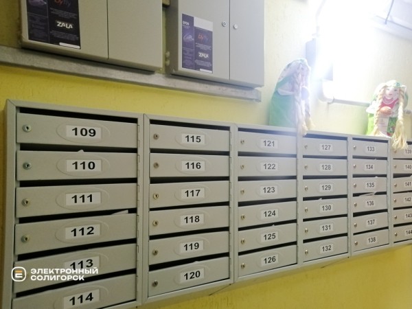 «Не хотели жить в свинарнике». Как солигорчане превратили убитый подъезд в элитный