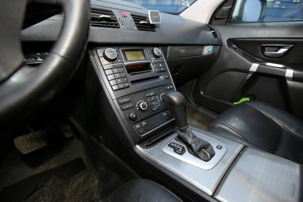 Год не может расстаться с машиной. Белорус продаёт 15-летний Volvo XC90, а никто не берёт! Почему?