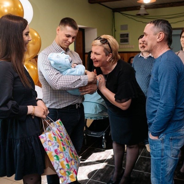 Стала бабушкой, а через месяц — мамой. Поговорили с бабушками «немного за 35» Стала бабушкой, а через месяц — мамой. Поговорили с бабушками «немного за 35»