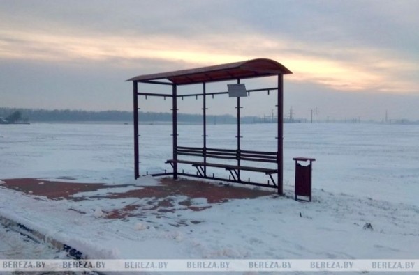 Холод ожидания: вандалы привели в негодность автобусную остановку в Березе Холод ожидания: вандалы привели в негодность автобусную остановку в Березе