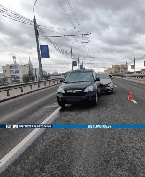Два ДТП произошло на Кобринском мосту в Бресте Два ДТП произошло на Кобринском мосту в Бресте