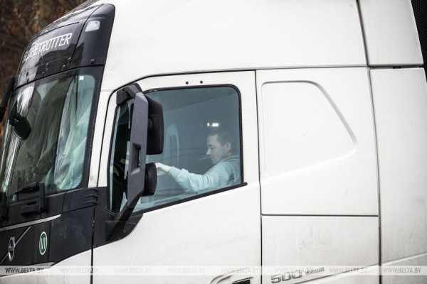 Очередь из фур на подъезде к «Козловичам» растянулась более чем на 30 км