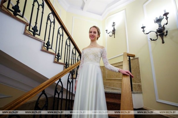 Студенты и учащиеся Брестской области станцевали на новогоднем балу в Коссовском дворце