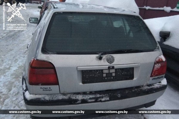 В Литве меняли VIN, а в Беларуси искали тех, кто перевезет машины через границу. Раскрыта преступная схема ввоза авто