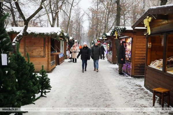 Пестрые, сияющие и манящие. Предновогодние ярмарки открылись в Бресте