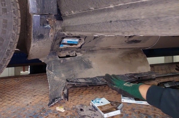 Белорус смог провезти нелегальный груз за границу, но вскоре «запрещенку» в тайниках нашла собака пограничников