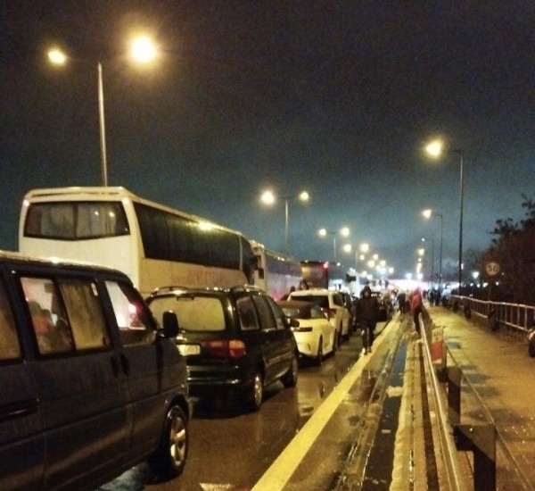 «Сейчас прайс за место — $500». Что происходит на границе накануне новогодних праздников