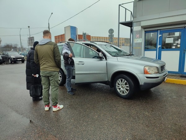 Год не может расстаться с машиной. Белорус продаёт 15-летний Volvo XC90, а никто не берёт! Почему?