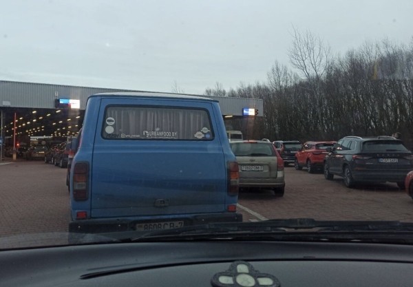 «Сейчас прайс за место — $500». Что происходит на границе накануне новогодних праздников