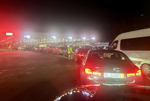 «Сейчас прайс за место — $500». Что происходит на границе накануне новогодних праздников